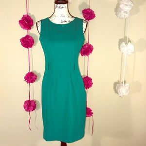 Go getter green dress for any woman in business!